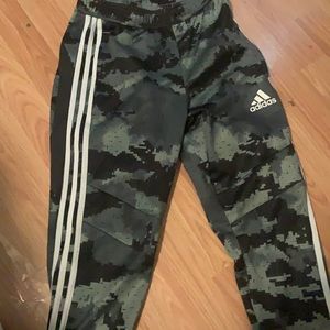 Adidas xs men’s camo sweat pants